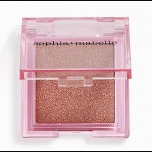 Sophia + Mabelle Satin Powder Highlighter in shade Peach Sangria